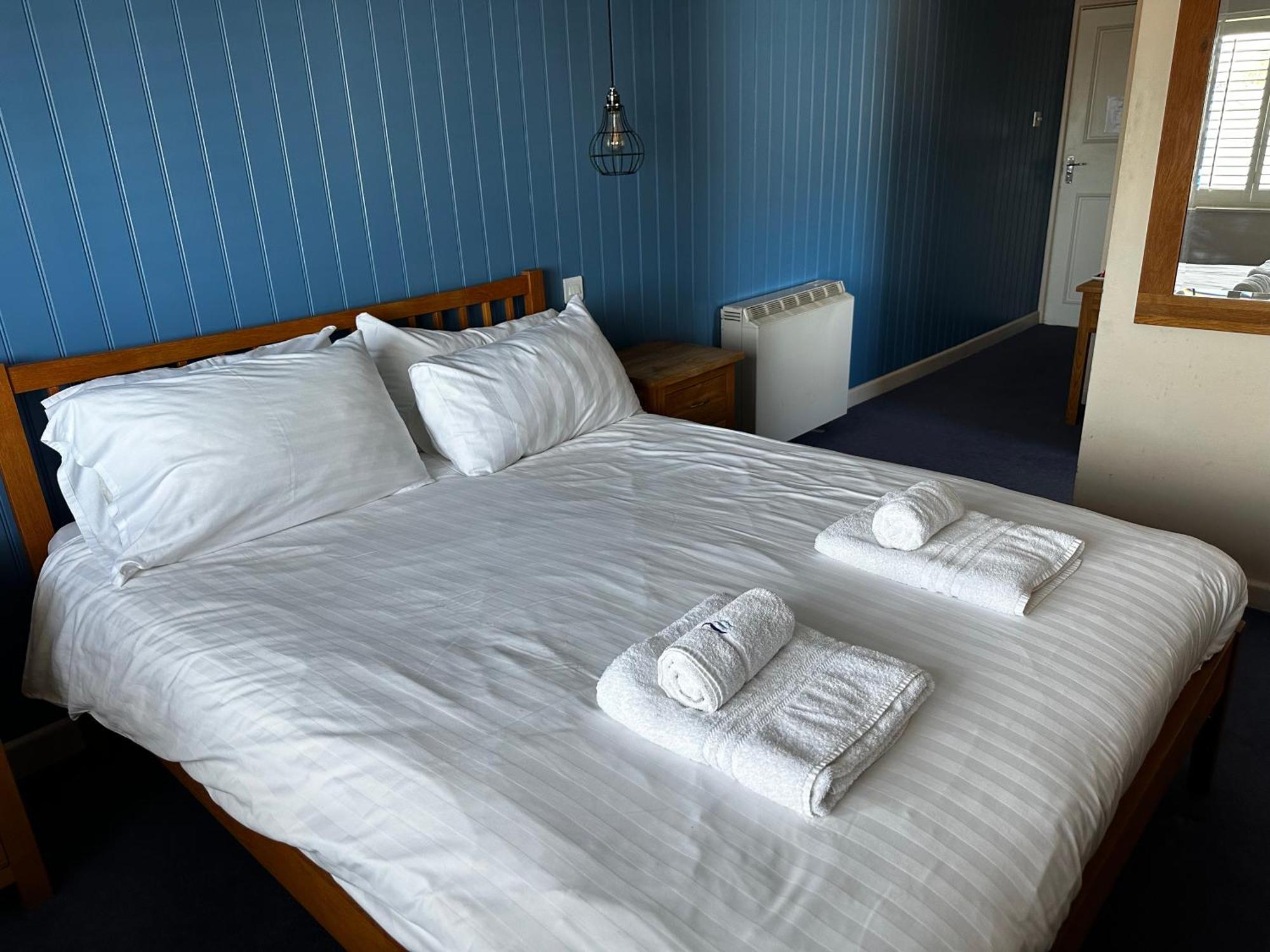 Castle Hotel อาแบร์ไรรอน ภายนอก รูปภาพ