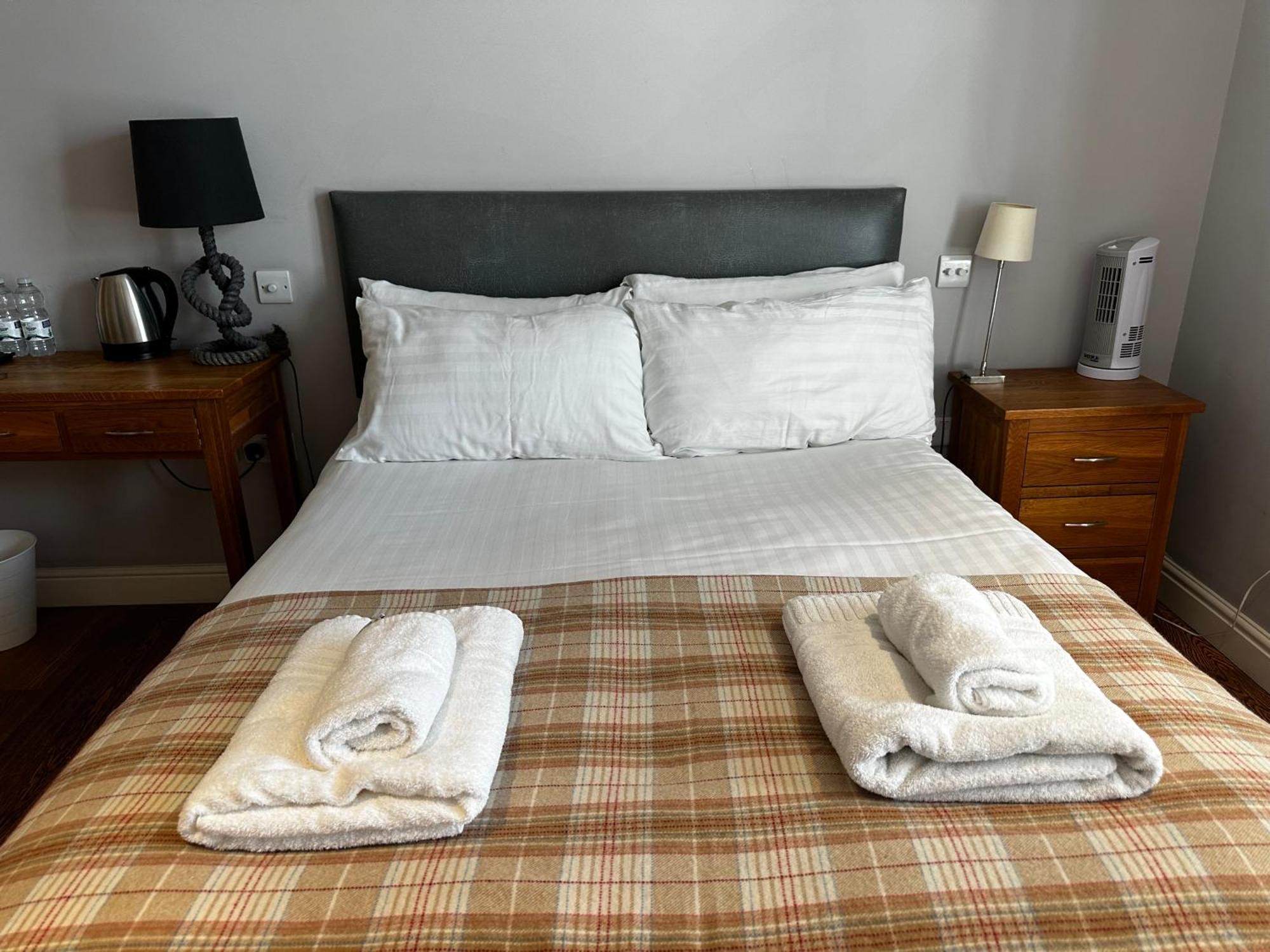 Castle Hotel อาแบร์ไรรอน ภายนอก รูปภาพ